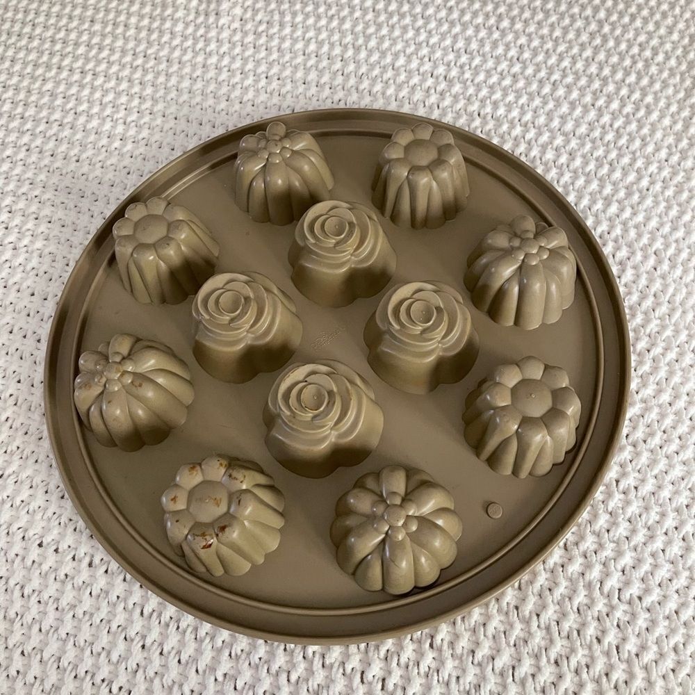 Pampered Chef silicone flower mold cupcakes candy